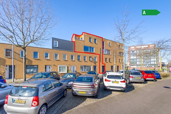 Heerlijk zonnig meerlaags appartement met nieuwe keuken en badkamer